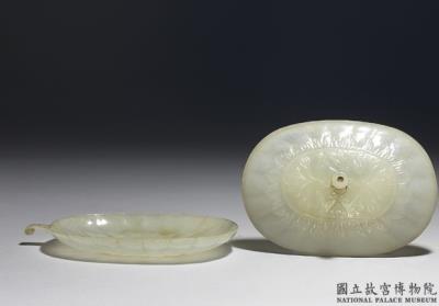 图片[2]-Jade dish with single handle and lid. India-China Archive